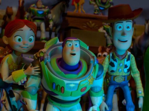 Cena de Toy Story 5 destacando o uso de tablets na infância.