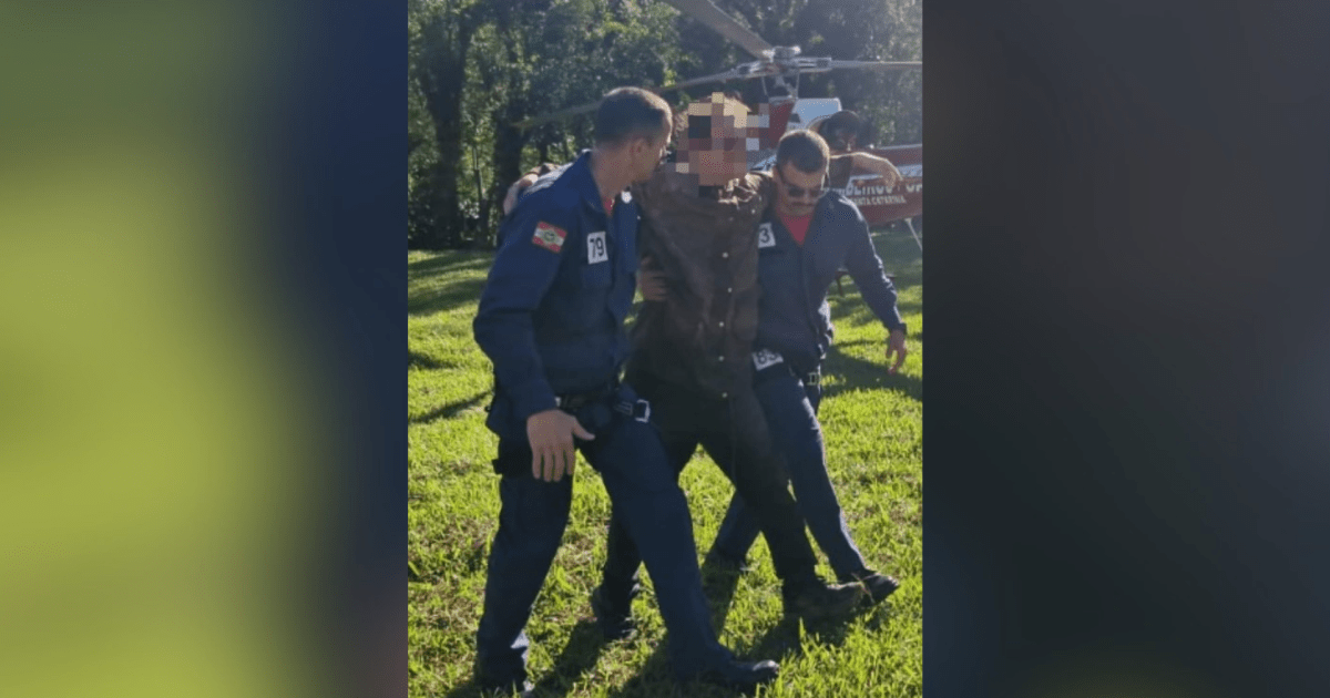 Equipes de resgate em operação de busca em trilha de Santa Catarina.
