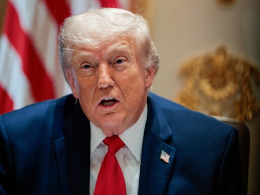 Trump altera tarifas sobre importações de aço, alumínio e cobre em contexto de Política Econômica