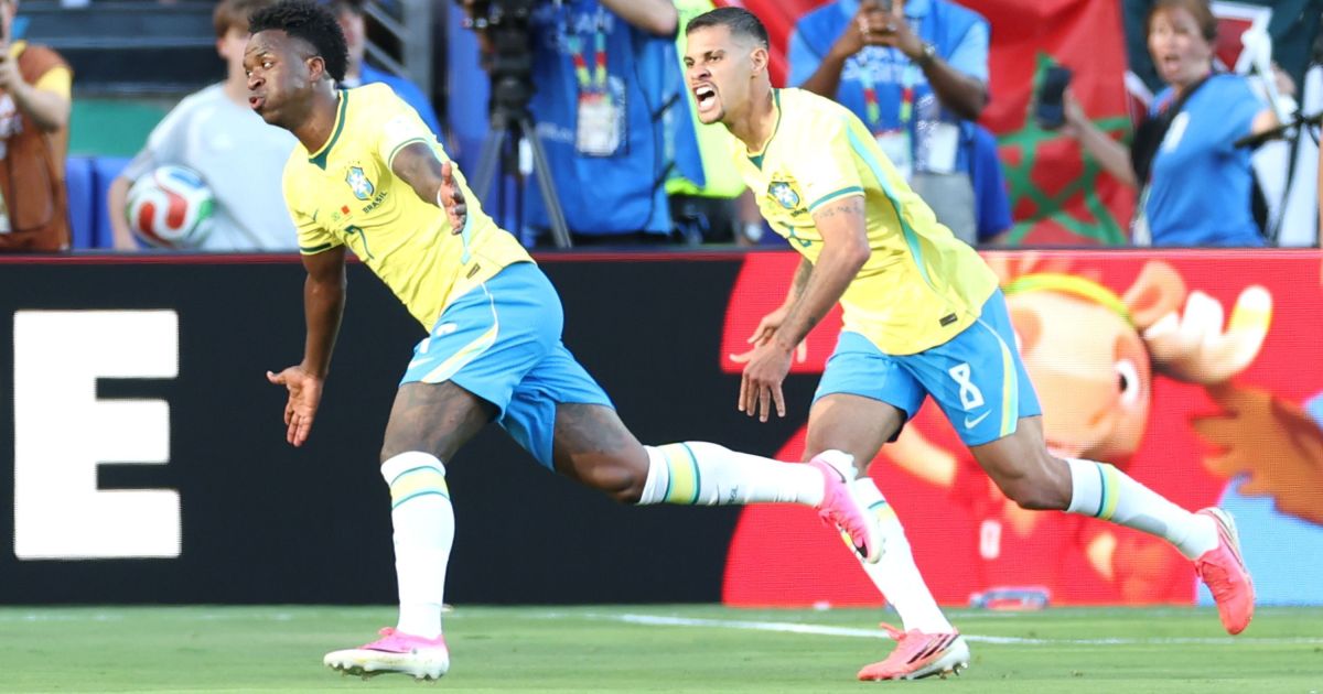 Vinícius Júnior comemora gol marcado pelo Brasil contra Marrocos na Copa do Mundo.